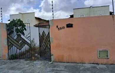 Imagem: A casa possui 1 Dormitório, 1 Banheiro, 1 Vaga na garagem