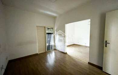 Imagem: O depósito possui 5 Vagas na garagem, 90m² de Área e está