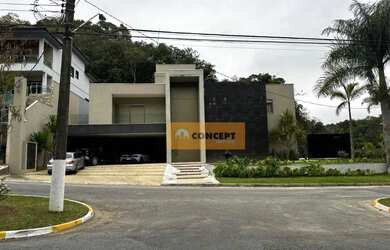 Imagem: A casa em condomínio possui 5 Dormitórios, 5 Banheiros, 703m²