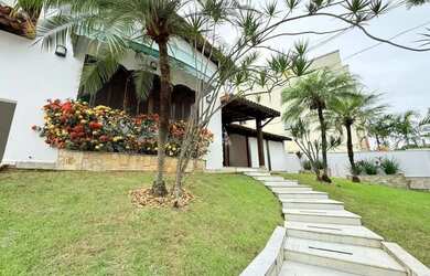 Imagem: A casa possui 3 Banheiros, 4 Vagas na garagem, 320m² de Área