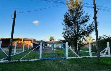 Imagem: A casa à venda possui 3 Dormitórios, 1 Banheiro, 1 Vaga na