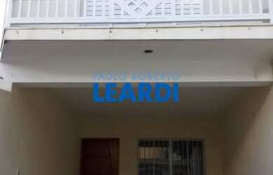 Imagem: A casa possui 3 Dormitórios, 4 Banheiros, 2 Vagas na garagem