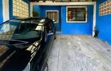 Imagem: A casa possui 5 Dormitórios, 2 Banheiros, 2 Vagas na garagem