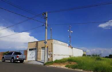 Imagem: A casa possui 2 Dormitórios, 5 Banheiros, 2 Vagas na garagem