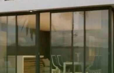 Imagem: A casa possui 3 Dormitórios, 5 Banheiros, 3 Vagas na garagem