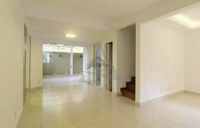 Imagem: A casa em condomínio possui 3 Dormitórios, 1 Banheiro, 2 Vagas