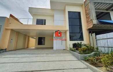 Imagem: A casa em condomínio possui 4 Dormitórios, 2 Banheiros, 5