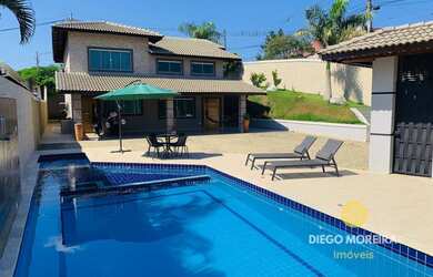 Imagem: A casa possui 3 Dormitórios, 4 Banheiros, 5 Vagas na garagem