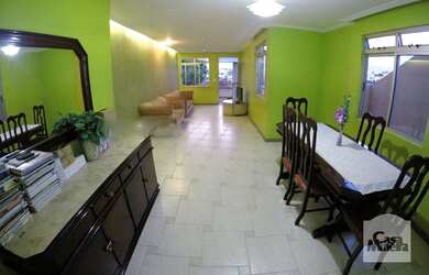 Imagem: A casa possui 4 Dormitórios, 4 Banheiros, 3 Vagas na garagem