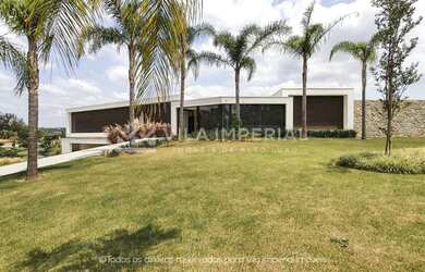 Imagem 5: Seu novo refúgio tem pé no lago e uma vista de tira o fôlego para o...