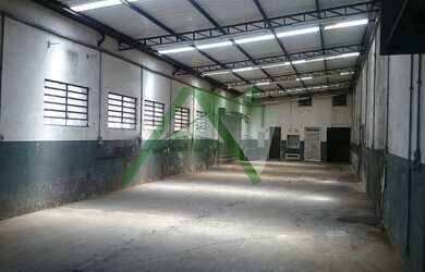 Imagem: O depósito possui 5 Vagas na garagem, 273m² de Área e está