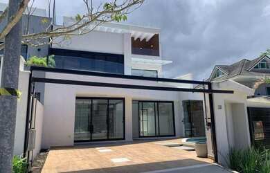 Imagem: A casa em condomínio possui 4 Dormitórios, 5 Banheiros, 5