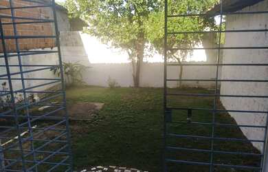 Imagem: A casa possui 2 Dormitórios, 1 Banheiro e Varanda e está localizado