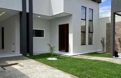 Imagem: A casa possui 3 Dormitórios, 2 Banheiros, 2 Vagas na garagem