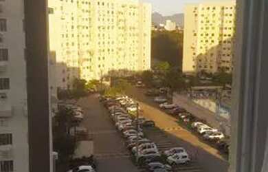 Imagem: O apartamento possui 2 Dormitórios, 1 Banheiro, 1 Vaga na garagem