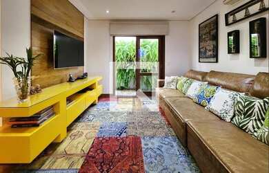 Imagem: A casa à venda possui 3 Dormitórios, 5 Banheiros, 4 Vagas