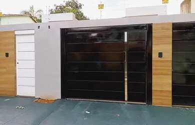 Imagem: A casa possui 3 Dormitórios, 3 Banheiros, 4 Vagas na garagem