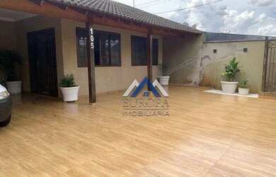 Imagem: A casa possui 3 Dormitórios, 3 Banheiros, 3 Vagas na garagem