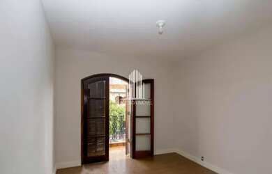 Imagem: A casa possui 4 Dormitórios, 4 Banheiros, 2 Vagas na garagem