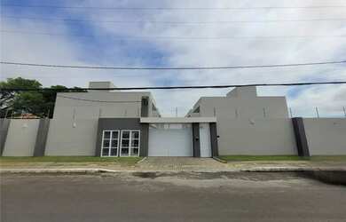 Imagem: A casa em condomínio possui 4 Dormitórios, 3 Banheiros, 2