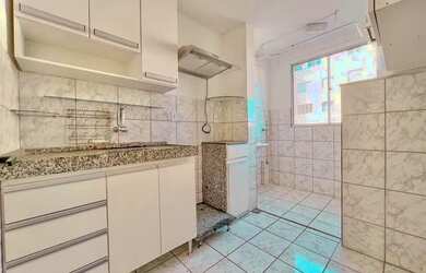 Imagem: O apartamento possui 2 Dormitórios, 1 Banheiro, 1 Vaga na garagem