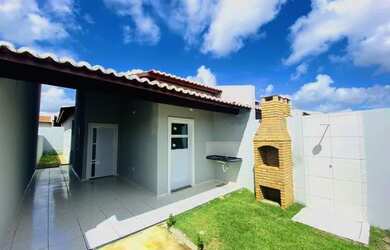 Imagem: A casa possui 2 Dormitórios, 2 Banheiros, 2 Vagas na garagem