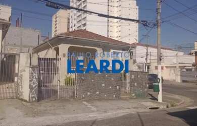 Imagem: A casa possui 2 Dormitórios, 2 Banheiros, 4 Vagas na garagem