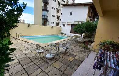 Imagem: A casa possui 5 Dormitórios, 1 Banheiro, 5 Vagas na garagem