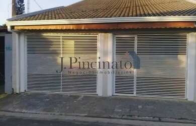 Imagem: A casa possui 2 Dormitórios, 2 Banheiros, 2 Vagas na garagem