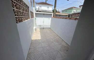 Imagem: A casa possui 3 Dormitórios, 2 Banheiros, 1 Vaga na garagem