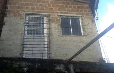 Imagem: A casa possui 1 Dormitório e 1 Banheiro e está localizado