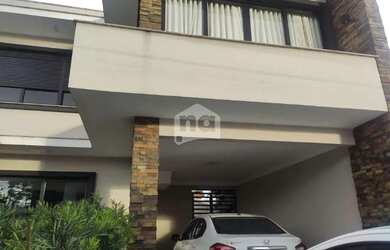 Imagem: A casa possui 2 Dormitórios, 3 Banheiros, 2 Vagas na garagem