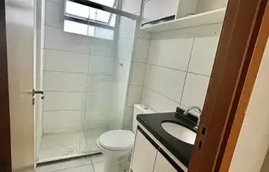 Imagem: O apartamento possui 2 Dormitórios, 1 Banheiro, 1 Vaga na garagem