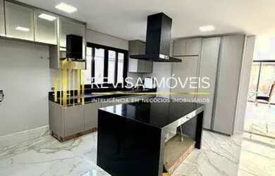 Imagem: A casa em condomínio possui 4 Dormitórios, 5 Banheiros, 4