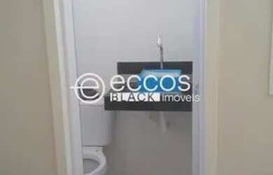 Imagem: O apartamento possui 2 Dormitórios, 2 Banheiros, 2 Vagas na