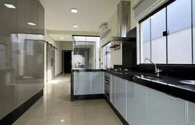 Imagem: A casa em condomínio possui 3 Dormitórios, 4 Banheiros, 4