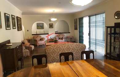 Imagem: A casa possui 4 Dormitórios, 3 Banheiros, 2 Vagas na garagem