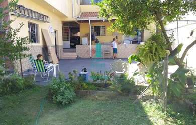 Imagem: A casa possui 4 Dormitórios, 3 Banheiros, 4 Vagas na garagem