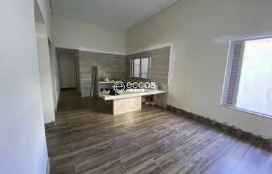 Imagem: A casa em condomínio possui 3 Dormitórios, 2 Banheiros, 2