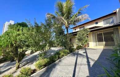 Imagem: A casa possui 3 Dormitórios, 3 Banheiros, 3 Vagas na garagem