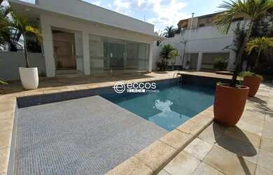 Imagem: A casa possui 3 Dormitórios, 4 Banheiros, 4 Vagas na garagem