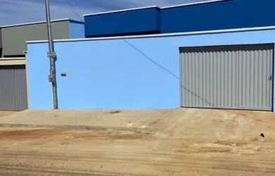 Imagem: A casa possui 2 Dormitórios, 1 Banheiro, 2 Vagas na garagem