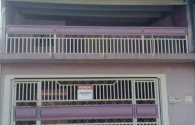 Imagem: A casa possui 3 Dormitórios, 4 Banheiros, 2 Vagas na garagem