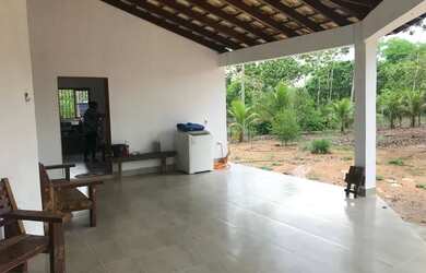 Imagem: A casa possui 3 Dormitórios e 5 Vagas na garagem e está localizado