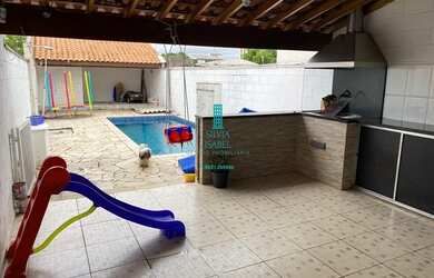 Imagem: A casa possui 3 Dormitórios, 4 Banheiros, 4 Vagas na garagem