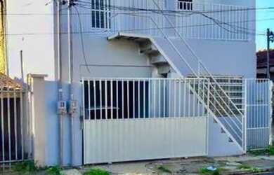 Imagem: A casa possui 4 Dormitórios, 3 Banheiros, 1 Vaga na garagem