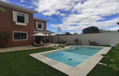 Imagem: A casa em condomínio possui 4 Dormitórios, 4 Banheiros, 4