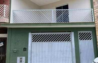 Imagem: A casa possui 3 Dormitórios, 2 Banheiros, 2 Vagas na garagem