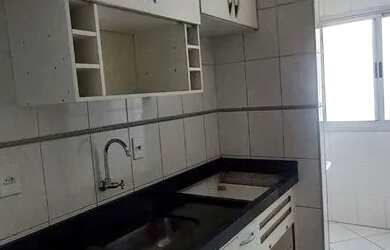 Imagem: O apartamento possui 2 Dormitórios, 1 Banheiro, 2 Vagas na