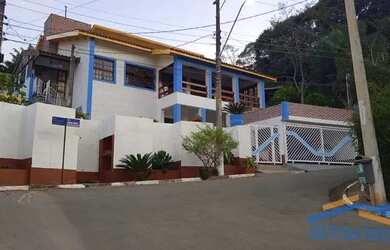 Imagem: A casa em condomínio possui 5 Dormitórios, 5 Banheiros, 2